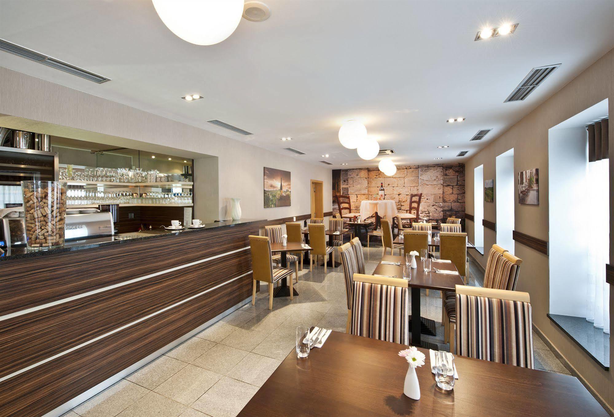 Hotel Blue Bratislava Ngoại thất bức ảnh