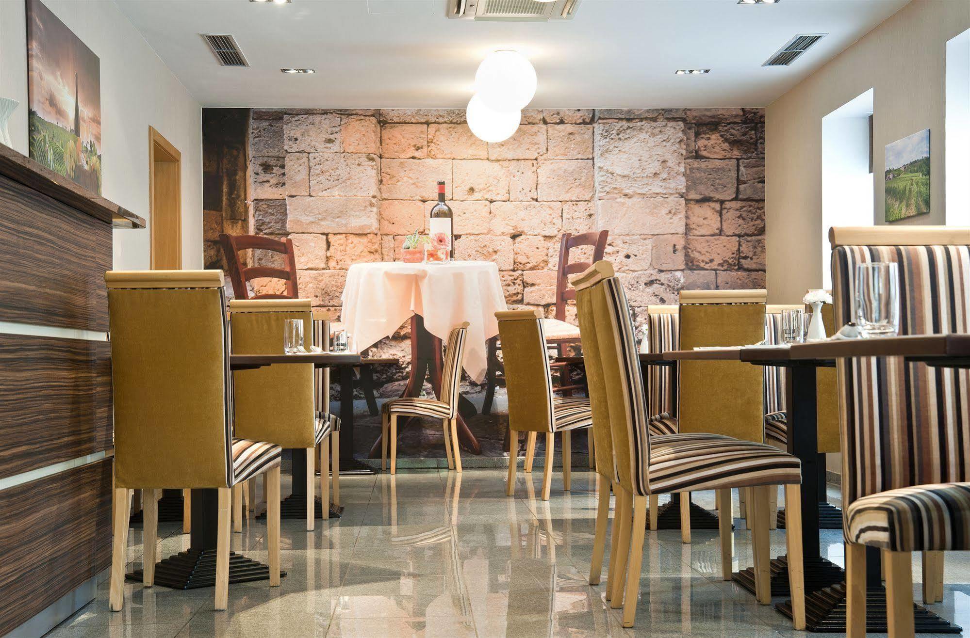 Hotel Blue Bratislava Ngoại thất bức ảnh