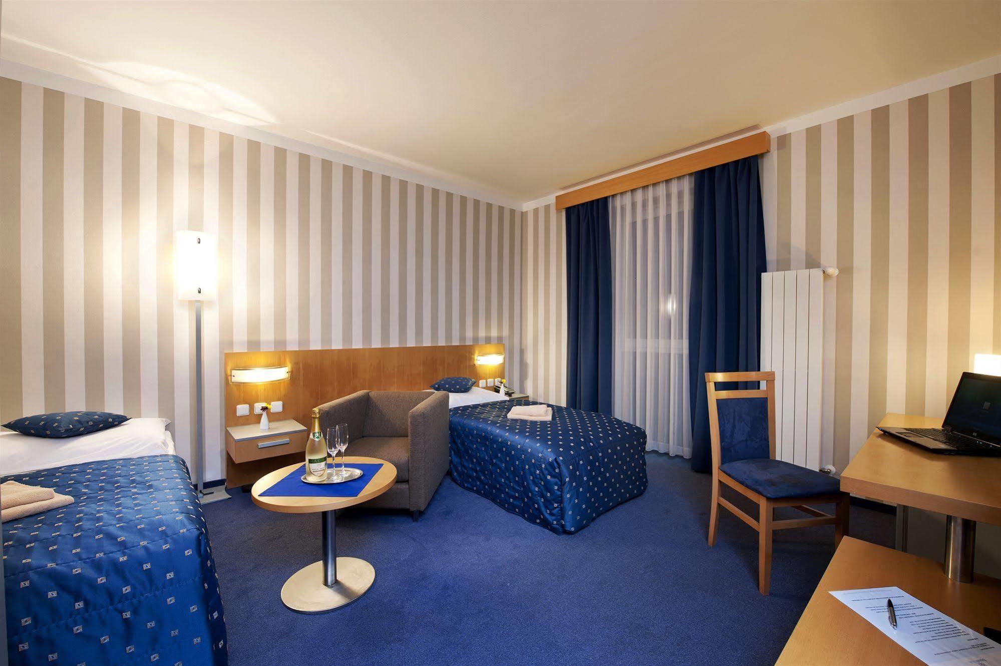 Hotel Blue Bratislava Ngoại thất bức ảnh
