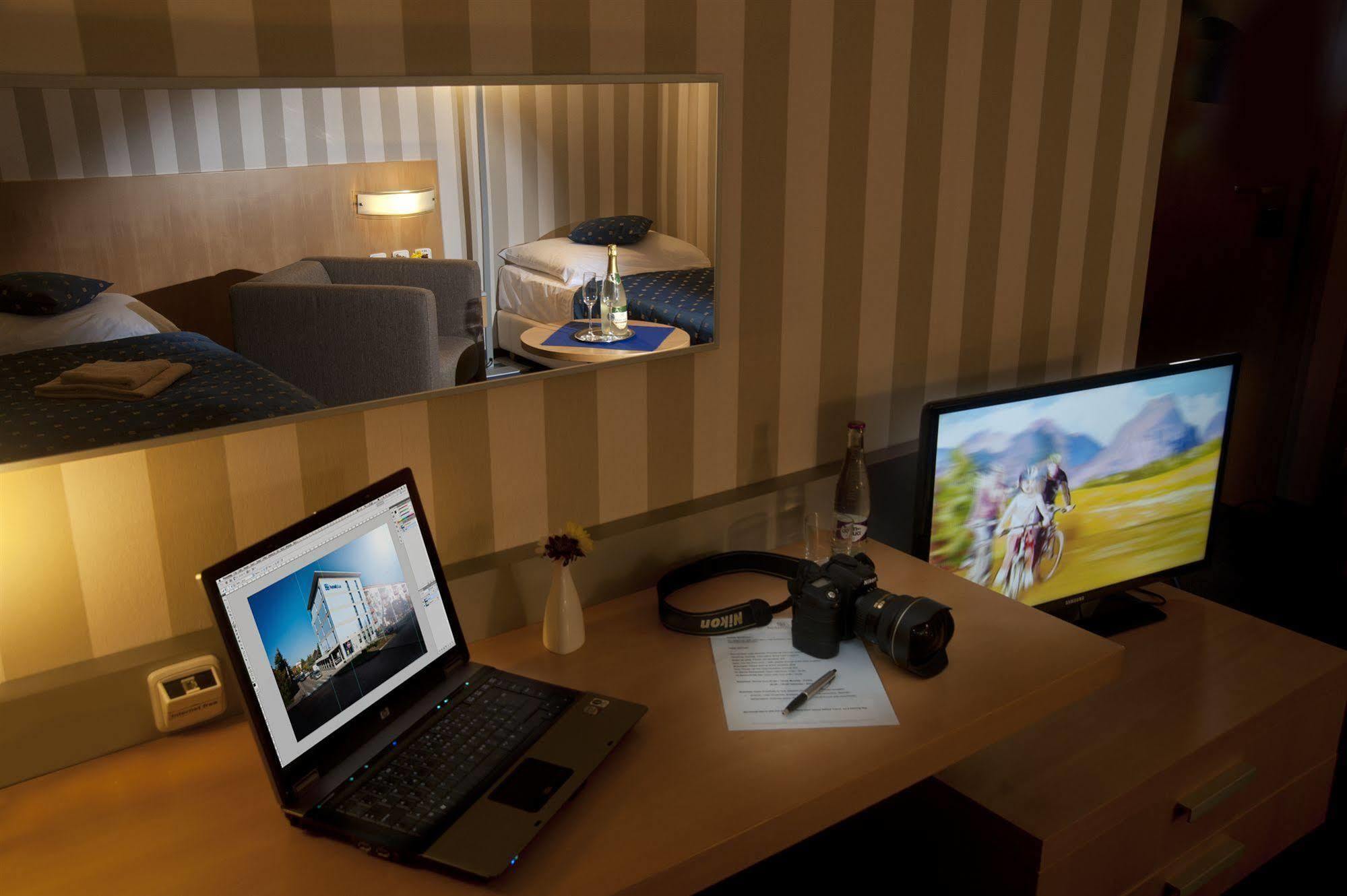 Hotel Blue Bratislava Ngoại thất bức ảnh